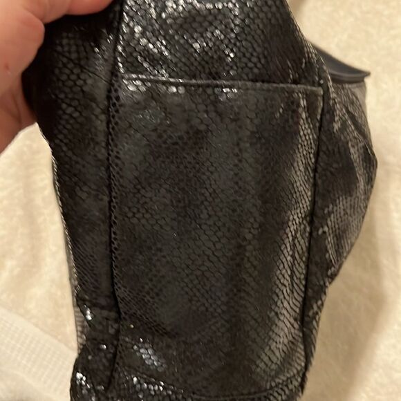 Fabulous preloved handbag 4 outside pockets adjustable strap 1 inside pocket GUC - Picture 5 of 14